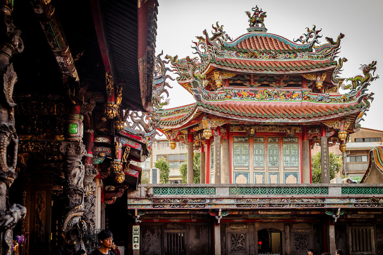 Taipei Tastes Food Tour with 12+ Tastings