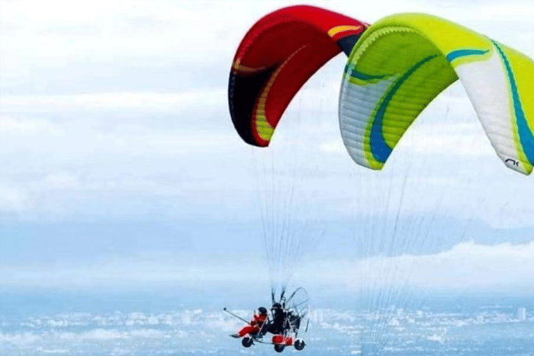 Vang Vieng: passeio de caiaque e parapente com serviço de busca no hotel