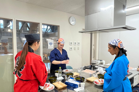 Naha Makishi Public Market : Sushi making experience English guided guide