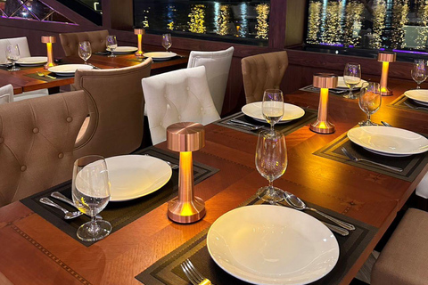 بانكوك: احتفل بالعام الجديد مع عشاء فاخر على متن رحلة بحريةرأس السنة الجديدة - مقاعد أريكة داخلية (ا