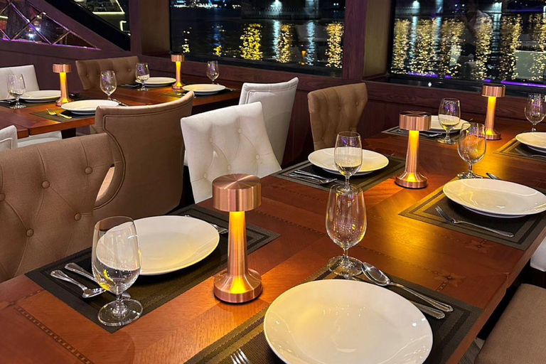 بانكوك: احتفل بالعام الجديد مع عشاء فاخر على متن رحلة بحريةرأس السنة الجديدة - مقاعد أريكة داخلية (ا