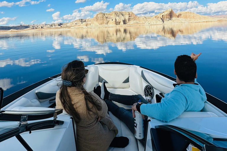 Jezioro Powell: 2-godzinny rejs wycieczkowy łodzią po kanionie AntylopyJezioro Powell: Wycieczka fotograficzna do Kanionu Antylopy małą łodzią