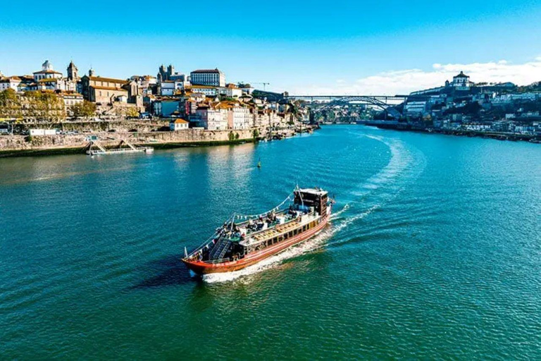 Porto: A la carte lunch + Douro River cruise Porto: À la carte lunch + Douro River cruise