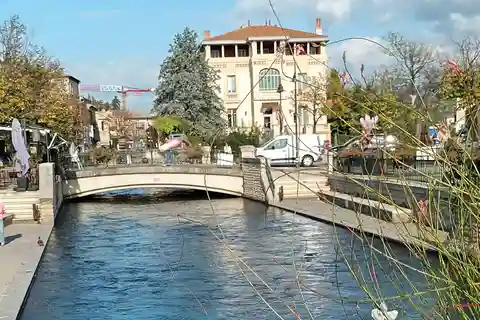 Fontaine De Vaucluse and Isle Sur La Sorgue by electric bike