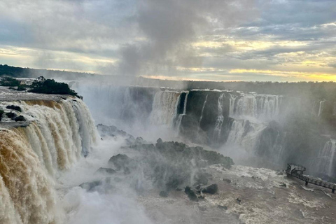 Iguaçu Falls both sides: 2-day tour with airport transfer