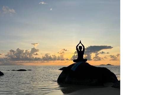 Praslin: Yoga Session then Vallée de Mai Tour with a Live Guide Yoga + Tour of the Vallée de Mai in English