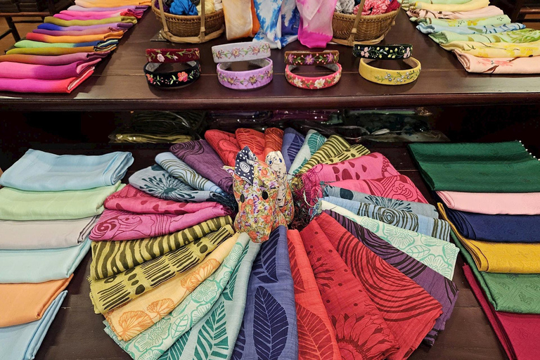 Hanoi: Parfümpagode mit Bootsfahrt oder Lotus-SeidendorfPrivate Tour: Parfümpagode, Lotus-Seidendorf und Weihrauch