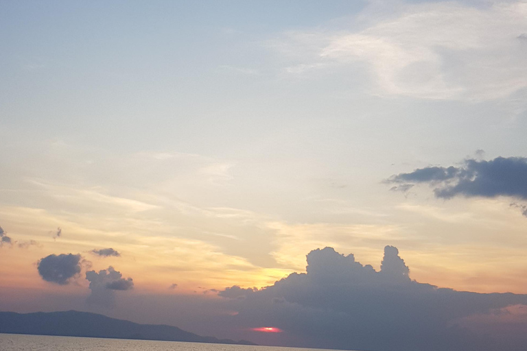 Koh Samui: Całodniowy rejs na wyspę Koh Phangan z zachodem słońcaKoh Samui: całodniowy rejs na wyspę Koh Phangan z zachodem słońca