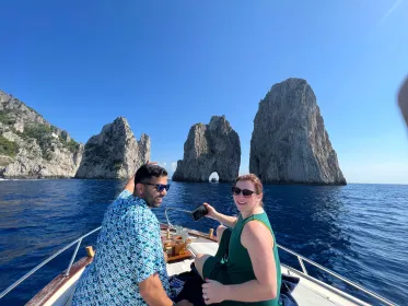 Sorrento: Luxuriöse Bootstour nach Capri mit Blauer Grotte