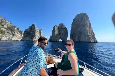 Sorrento: Lyxig båttur till Capri med Blå grottan