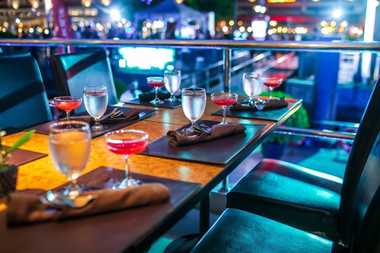 Bangkok: Rejs statkiem White Orchid Chao Phraya, tajski bufet i piwoWylot z Asiatique The Riverfront