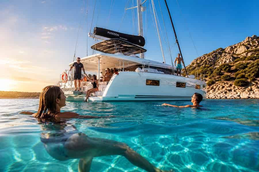 Rhodos: Premium All-Inclusive Katamaran mit Buffet & Getränken. Foto: GetYourGuide Rhodos: Premium All-Inclusive Katamaran mit Buffet & Getränken. Foto: GetYourGuide
