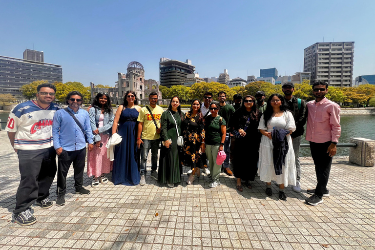 History of Hiroshima: Small Group Night Walking TourStoria di Hiroshima: tour a piedi serale per piccoli gruppi