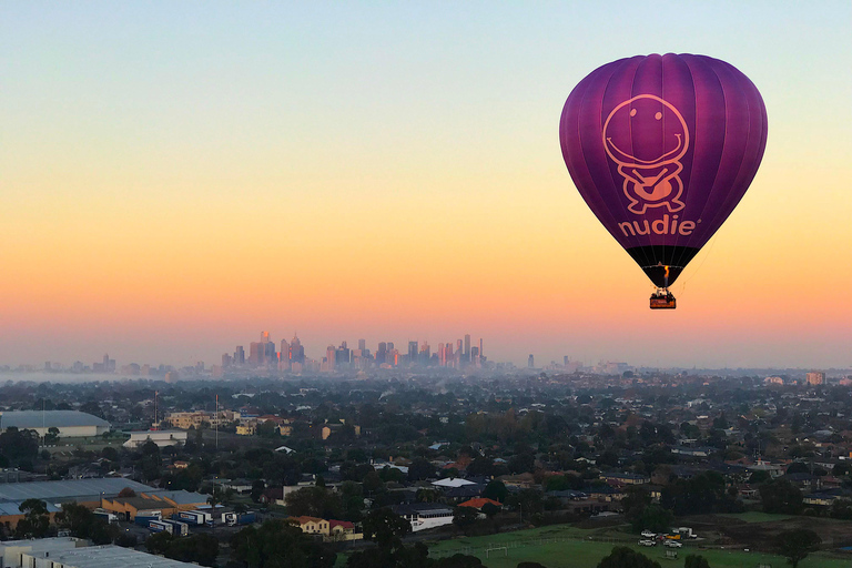 Melbourne: Sunrise Hot Air Balloon Experience with Breakfast Hot Air Balloon Experience with Meeting Point