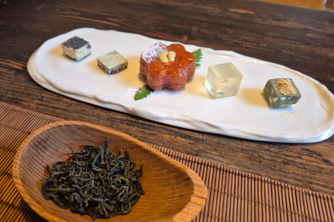 Seoul: Bukchon Hanok Village, Korean Tea Ceremony & Dessert