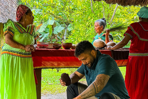 Bocas del Toro: Isla Cristóbal Cacao Farm Tour with Lunch