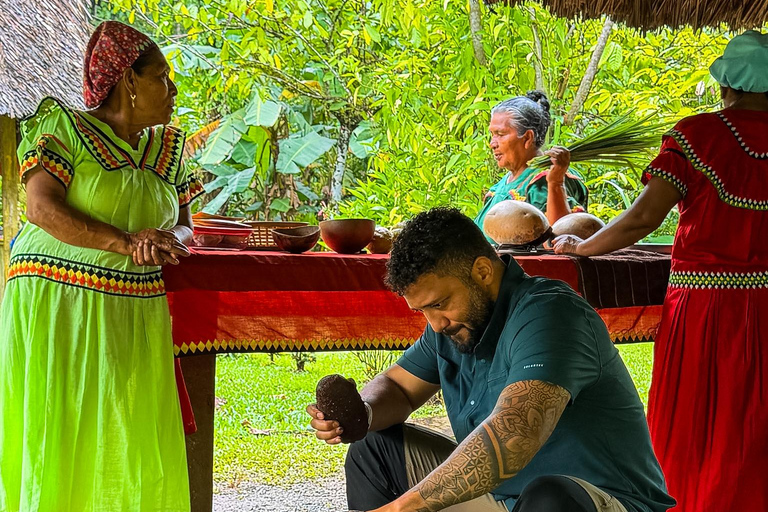 Bocas del Toro: Isla Cristóbal Cacao Farm Tour with Lunch