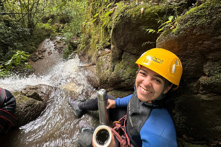ميديلين: جولة نصف يوم للنزول إلى الشلالات الرائعة.