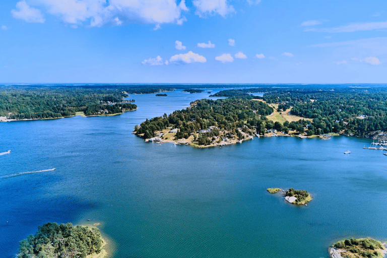 Sztokholm: Wycieczka statkiem po archipelagu i piesza wycieczka po Vaxholm