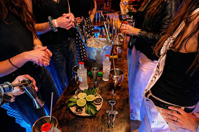 Cocktail Class in Madrid: Shake, Drink & Party