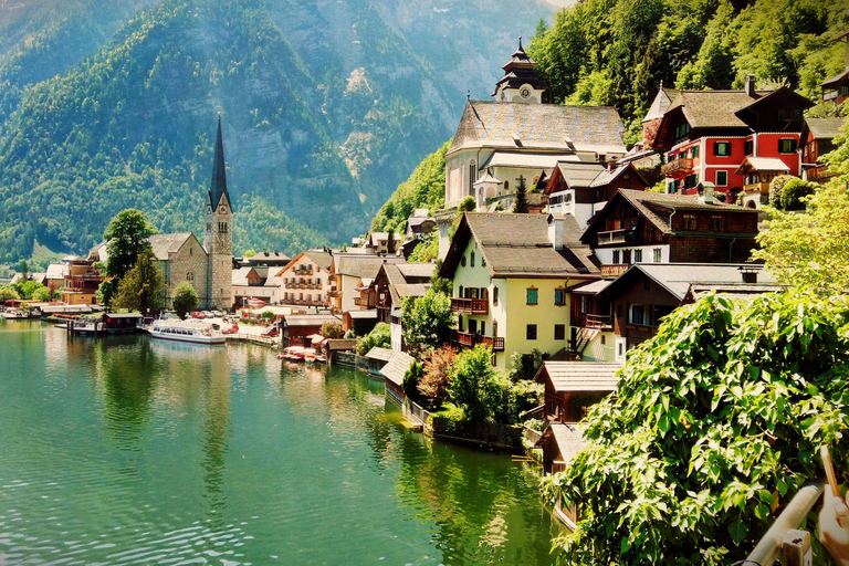 Von Wien aus: Geführte Tagestour nach Melk, Hallstatt und Salzburg