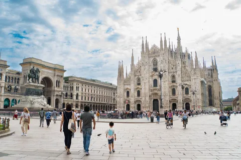 Paseo para descubrir Milán en familia: Plazas y Castillos