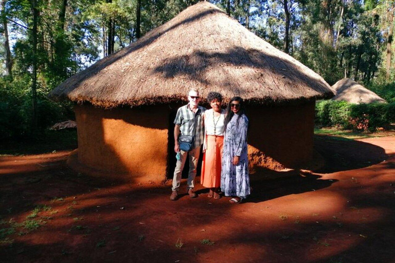 Nairobi: Bomas of Kenya Guided Tour with Live Performance