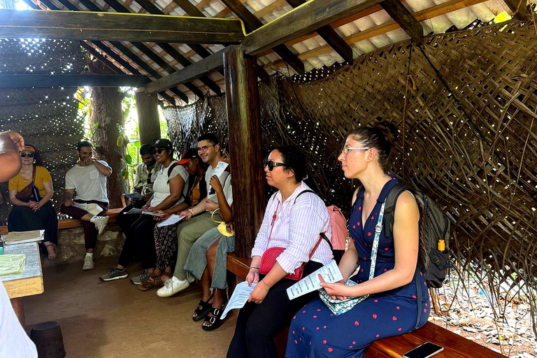 Sigiriya: Private Kandy Transfer with Cultural tour