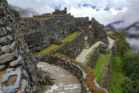 Cusco: 4-Day Inca Trail to Machu Picchu whit return in train