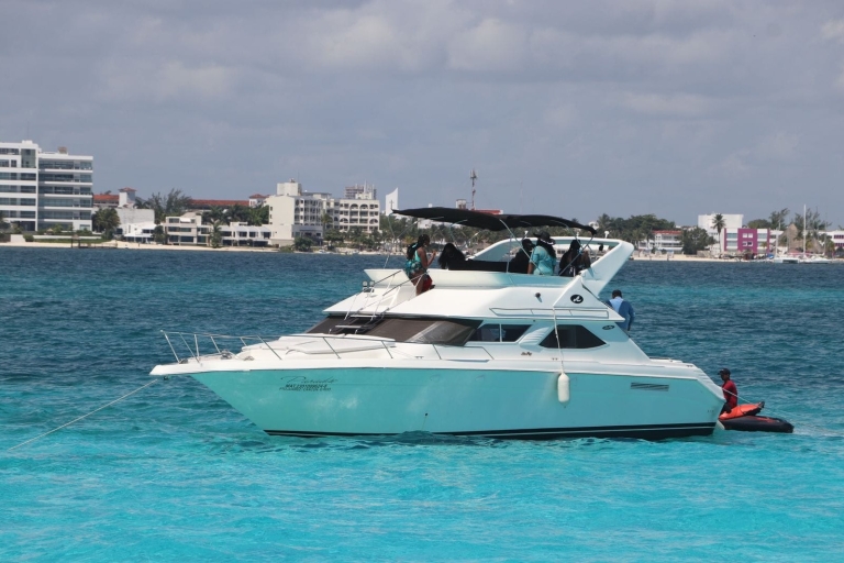 Exclusief privéjacht uit Cancun vaart door het Caribisch gebiedExclusieve Cancun privéjacht 4 uur durende tour