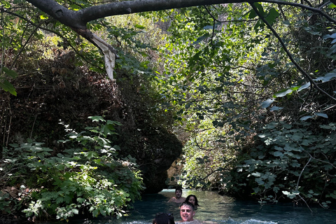 Valência: viagem de 1 dia explorando cachoeiras, fontes e cavernas.