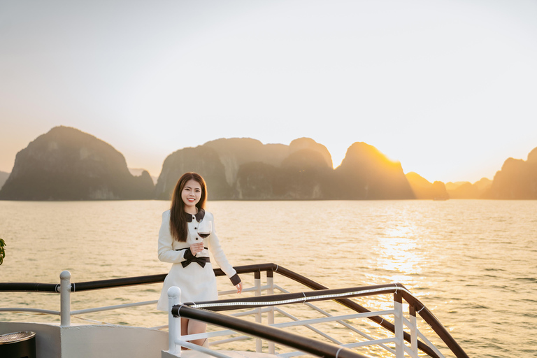 Hanoi: Ninh Binh, Ha Long & Lan Ha Bay - 3-Day Luxury Cruise