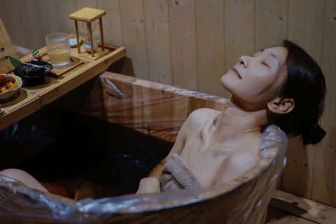 Guangzhou: Traditional Chinese Seasonal Herbal Bath