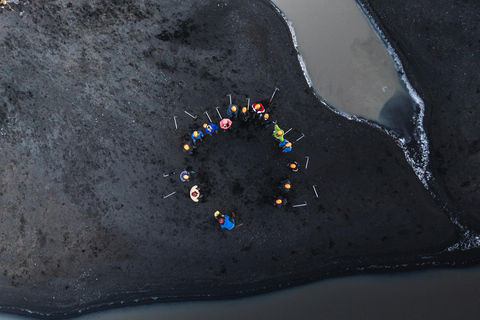 Reykjavik/Sólheimajökull: Glaciärvandring och isklättringGlaciärvandring och isklättring - möte vid Solheimajokull