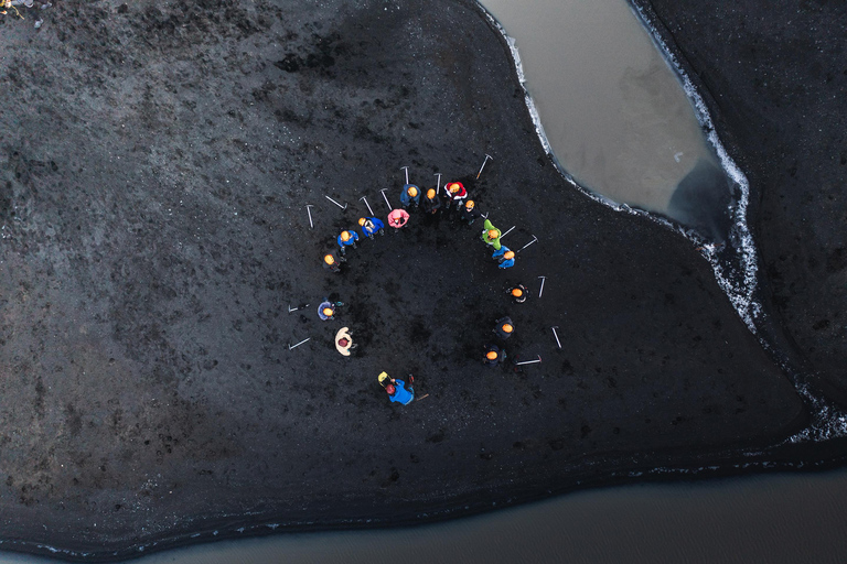 Reykjavik/Sólheimajökull: Glaciärvandring och isklättringGlaciärvandring och isklättring - möte vid Solheimajokull