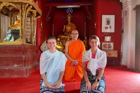 Luang Prabang: Sunrise Market & Local Street Food Experience
