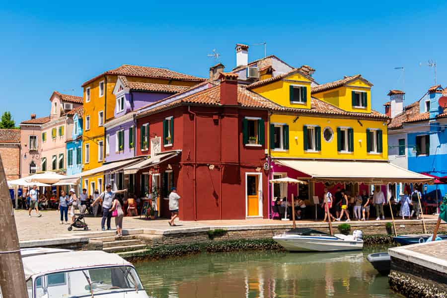 Von Punta Sabbioni aus: Murano und Burano Inseln Bootstour. Foto: GetYourGuide Von Punta Sabbioni aus: Murano und Burano Inseln Bootstour. Foto: GetYourGuide