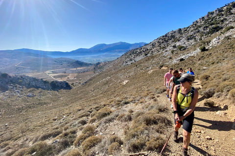 Creta: Excursión Guiada de Senderismo por la Meseta de Lassithi