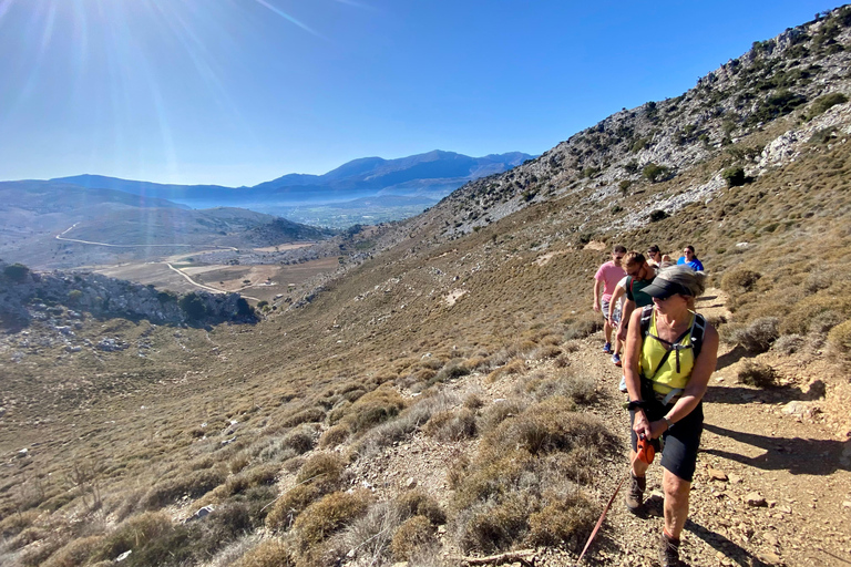 Creta: Excursión Guiada de Senderismo por la Meseta de Lassithi
