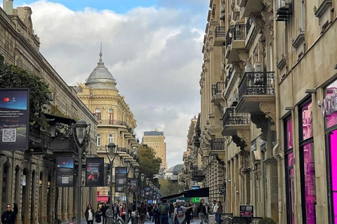 Baku: Interactive City Tour with Wine Tasting