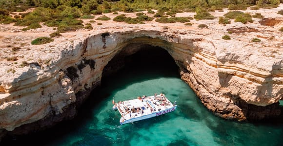 Albufeira: Catamaran Caves, Swim & Food