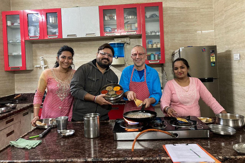 Udaipur: Autentisk indisk matlagningskurs med lunch eller middag