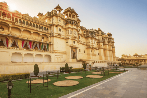 Visite guidée de la ville d'Udaipur en voiture (journée complète)