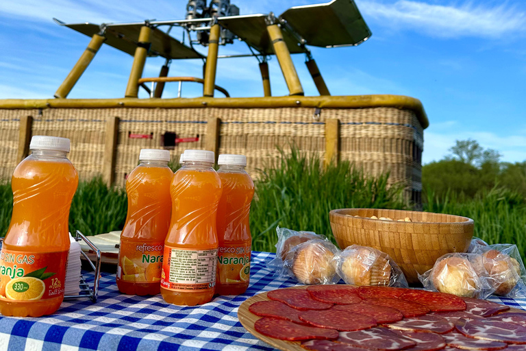 Segovia: Hot-air balloon ride with cava toast
