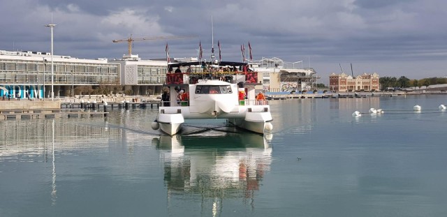 Visit Valencia Chistmas Boat Tour with Santa Claus & Wizard King. in Valencia