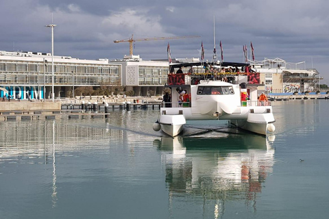 Valencia: Chistmas Boat Tour with Santa Claus & Wizard King.