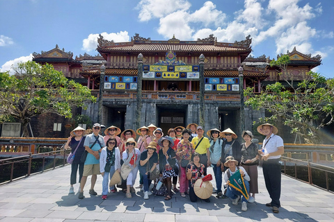 Hue : Visite de la plage de Lang Co, du tombeau de Khai Dinh et de la cité impériale