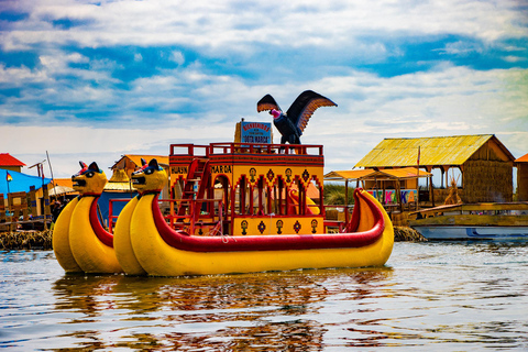 Puno : excursion d&#039;une demi-journée à l&#039;île flottante d&#039;Uros + réalité virtuelleExcursion d&#039;une demi-journée à l&#039;île flottante d&#039;Uros + réalité virtuelle