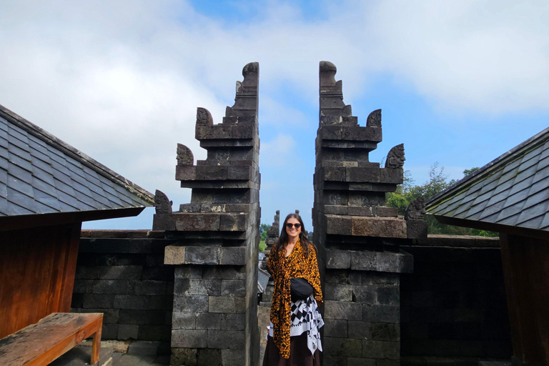 Yogyakarta: escursione al tempio di Sukuh e Cetho e al lago SaranganYogyakarta: escursione di un giorno ai templi di Sukuh e Cetho e al lago Sarangan