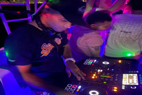 Cartagena: Night Party Yacht Cruise w/Open Bar, DJ On Board